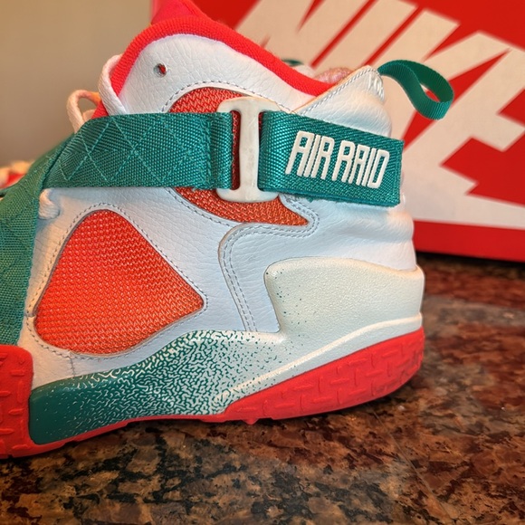 Nike Air Raid Sneakers white automic mango and turbo green 652359 EUC 10.5 - Picture 3 of 16